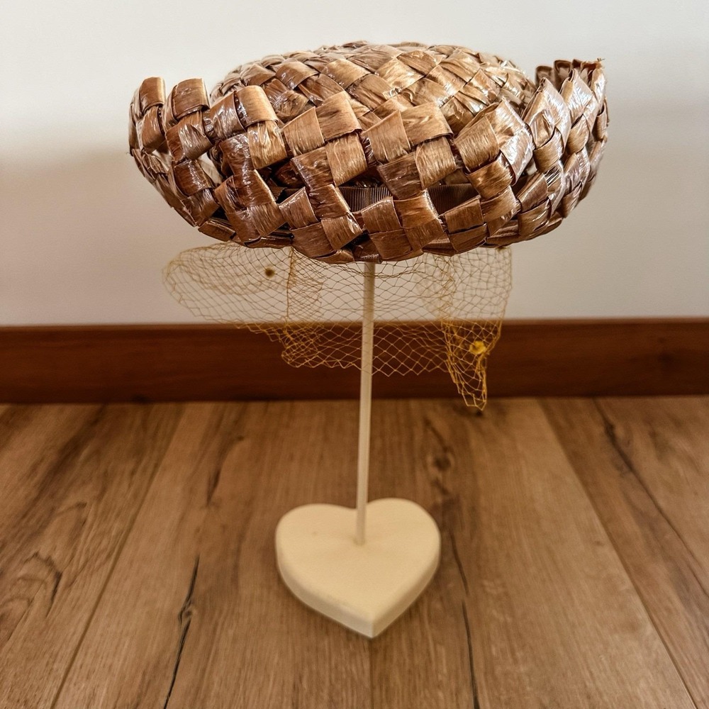 VTG 50's Woven‎ Straw Hat Womens Tan Yellow Netted Veil Church Velvet Lined